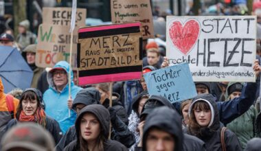 Les migrants, « un problème dans le paysage urbain » : des dizaines de milliers d'Allemands manifestent contre les propos racistes du chancelier Merz