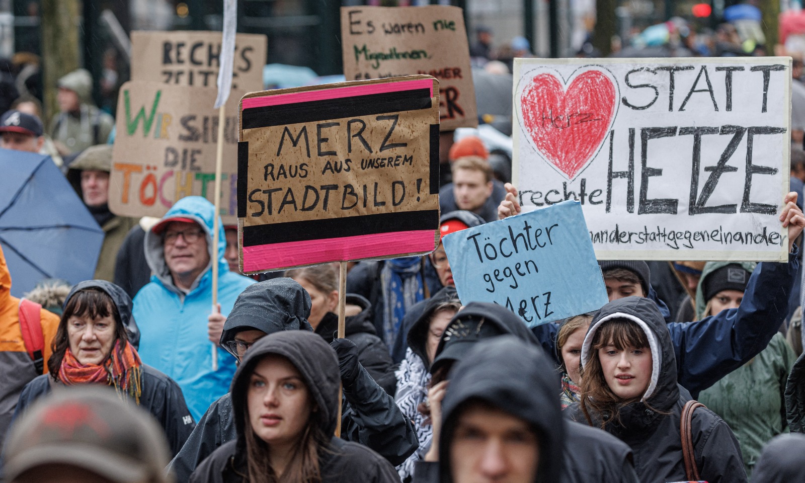 Les migrants, « un problème dans le paysage urbain » : des dizaines de milliers d'Allemands manifestent contre les propos racistes du chancelier Merz