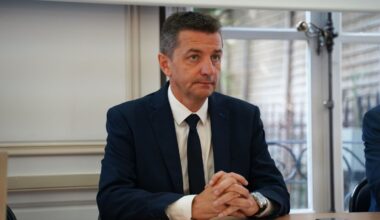 « Ayez enfin la décence de vous retirer » : après le procès du maire pour chantage à la sextape, un conseil municipal houleux à Saint-Étienne