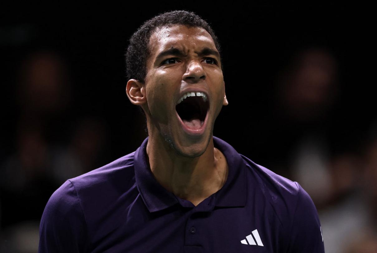 ATP Paris : Auger-Aliassime sauve sa peau après 3h de combat et fait taire la foule !