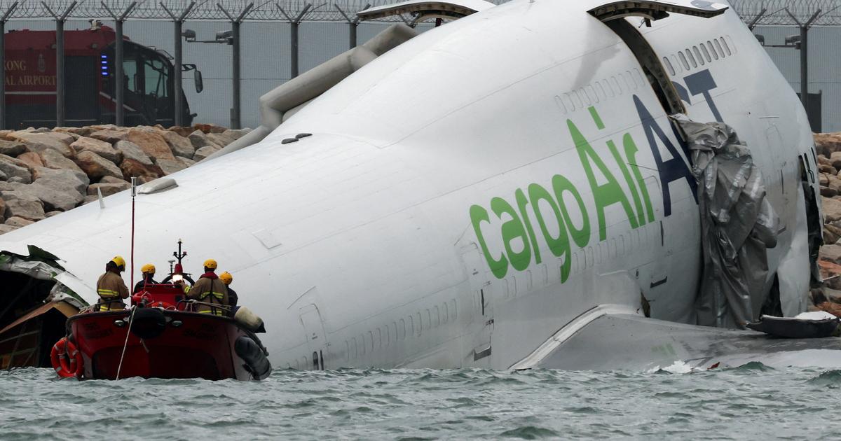 À Hong Kong, un avion-cargo quitte la piste et s’abîme en mer, deux morts