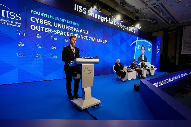 Antti Häkkänen prononce un discours lors du 22e sommet du Dialogue Shangri-La à Singapour, le 31 mai 2025.