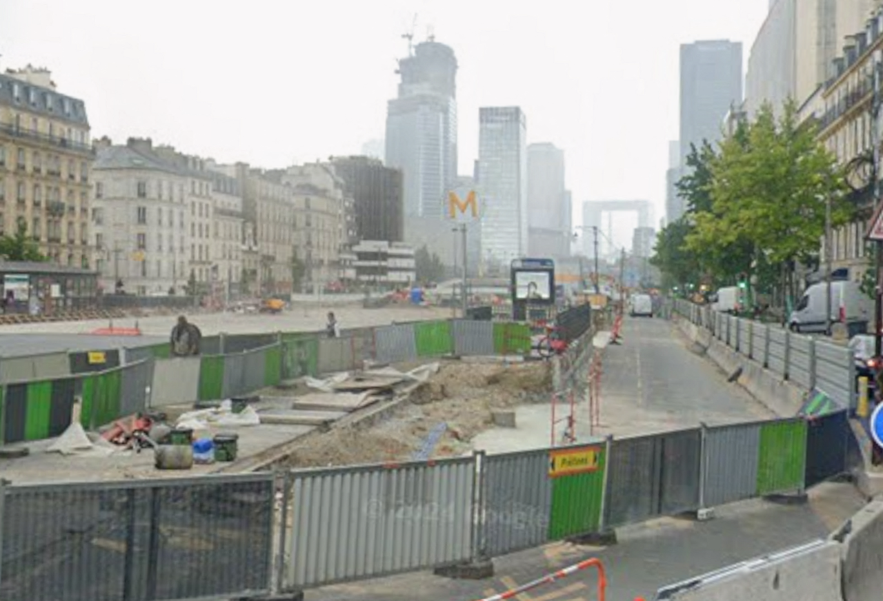 le chantier d'aménagement de l'axe majeur Paris-La Défense paralysé