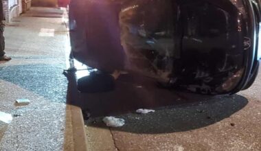 L'IMAGE. À Oissel, une voiture finit sur le flanc après un accident : où est le conducteur ?
