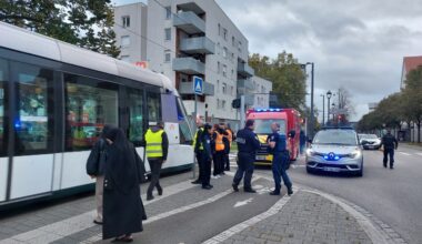 un enfant de huit ans transporté à l'hôpital après un accident avec le tram