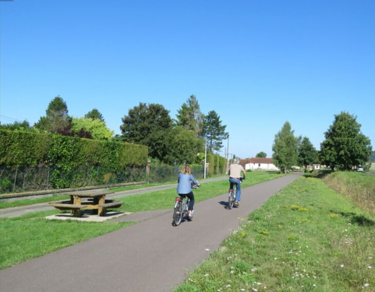 un circuit à faible trafic de 55 km de Forges-les-Eaux à Rouen en vélo