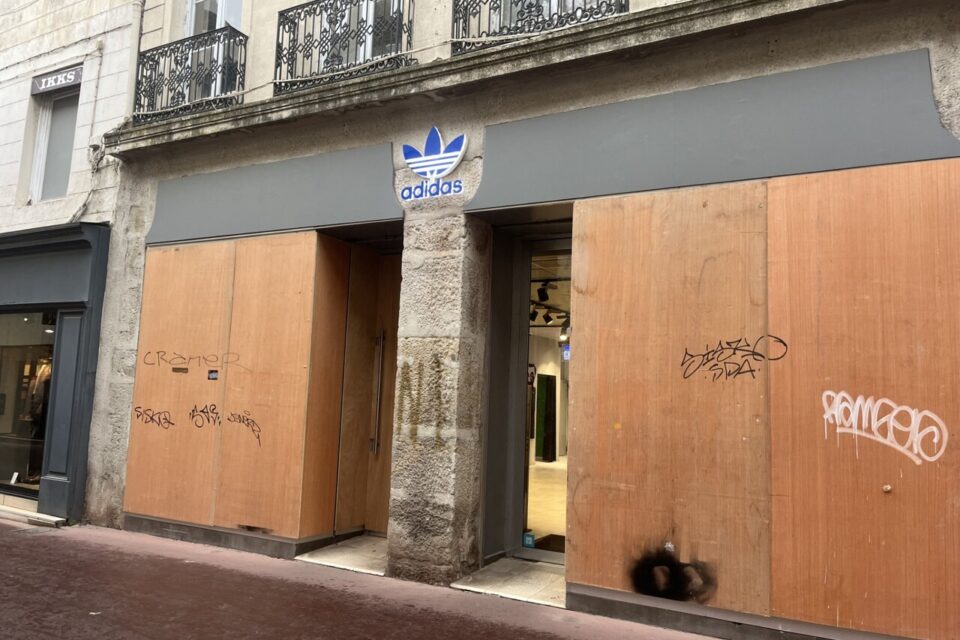 La boutique Adidas, située rue Alsace-Lorraine, va définitivement fermer le 20 octobre.