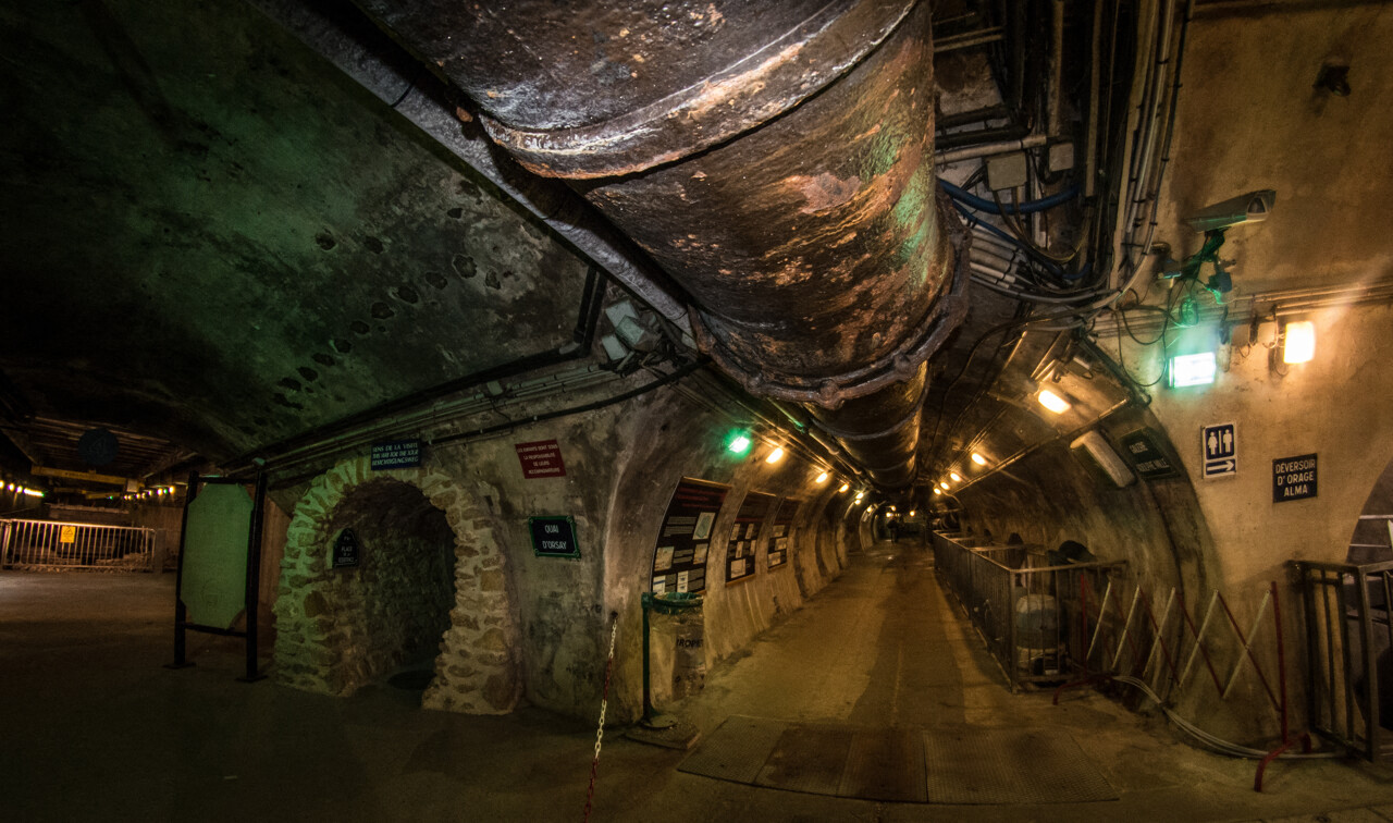 Dans les égouts de Paris, ces travailleurs "de l'ombre" sont indispensables à la ville lumière