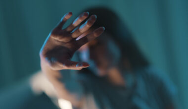 À Rouen, il bat sa femme puis accueille les policiers... avec un pot de fleurs