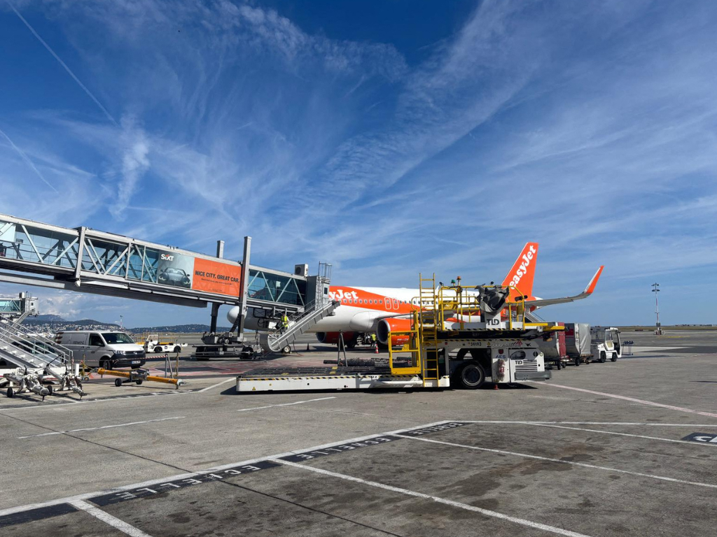 Crash évité à l'aéroport de Nice. Un contrôleur aérien sort du silence : "Un miracle"