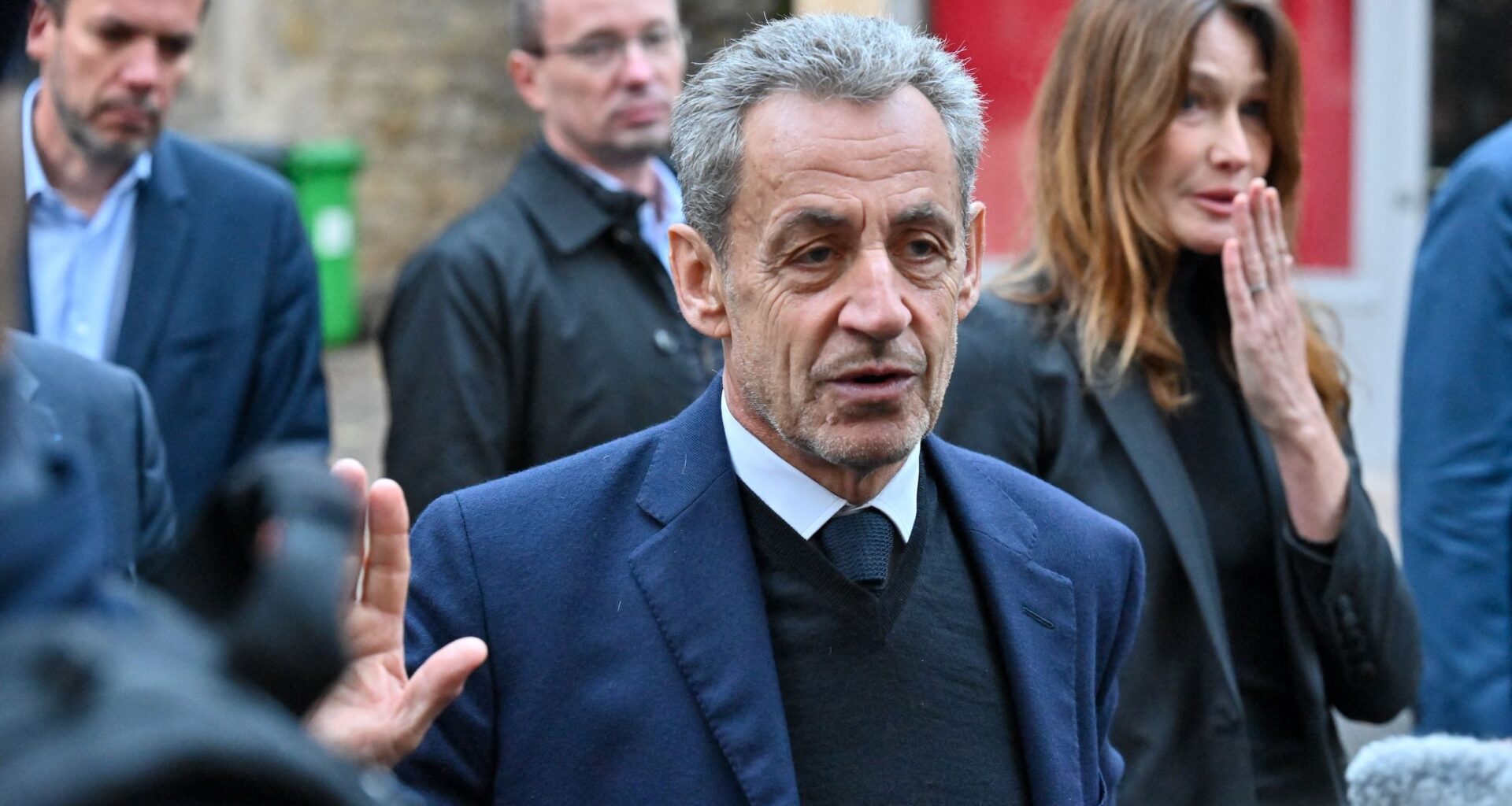 l'auteur du livre emporté en prison par Nicolas Sarkozy se confie