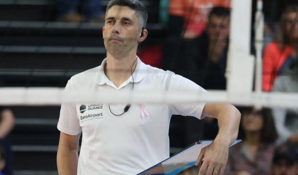 André Sá abat sa dernière carte. Photo Vincent Voegtlin