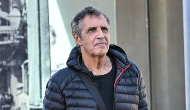 Après avoir longtemps côtoyé Nicolas Sarkozy, Julien Clerc balance : "Il est de loin…"