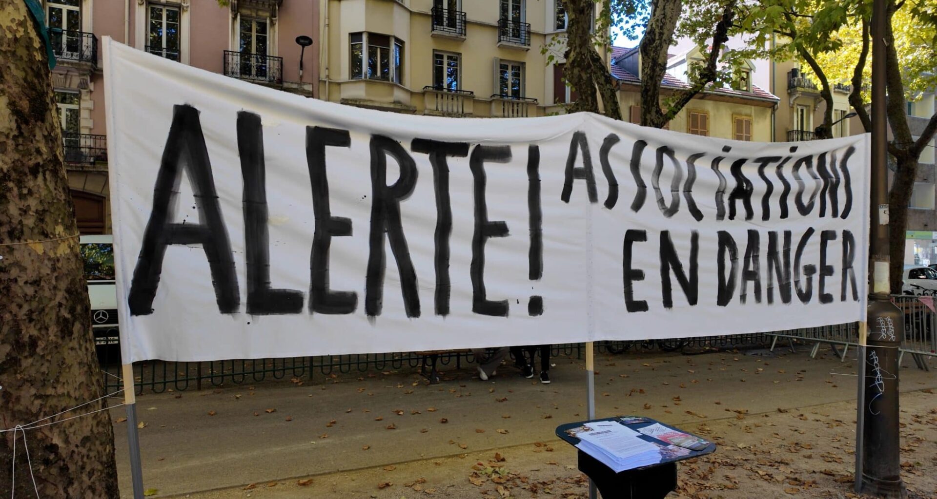 Les associations ont tiré la sonnette d'alarme contres les coupes budgétaires qui ne leur permettent plus de bénéficier de subventions pour fonctionner normalement. © Joël Kermabon - Place Gre'net