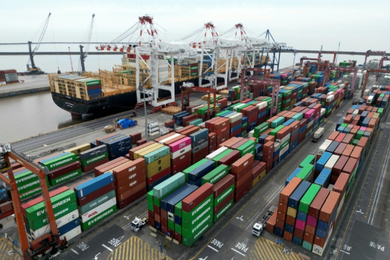 Des conteneurs au port de Buenos Aires, le 9 septembre 2025 en Argentine ( AFP / Luis ROBAYO )