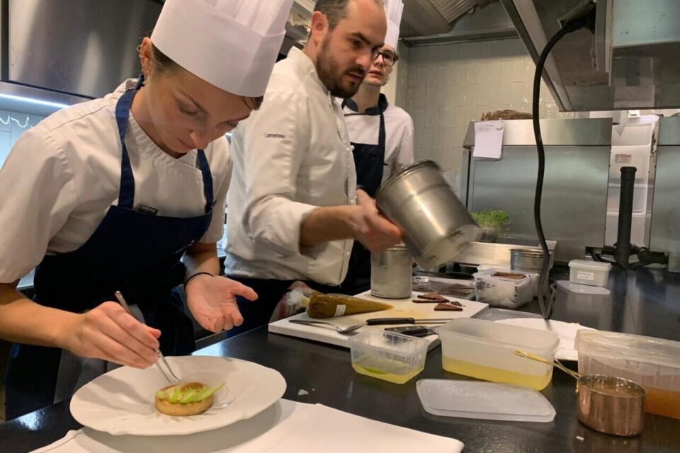 Guillaume Barengo est passé par des restaurants 1 et 3 étoiles, en Isère et en Bourgogne.