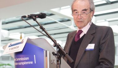 Durant 18 ans, Robert Badinter a présidé la Cour de conciliation et d