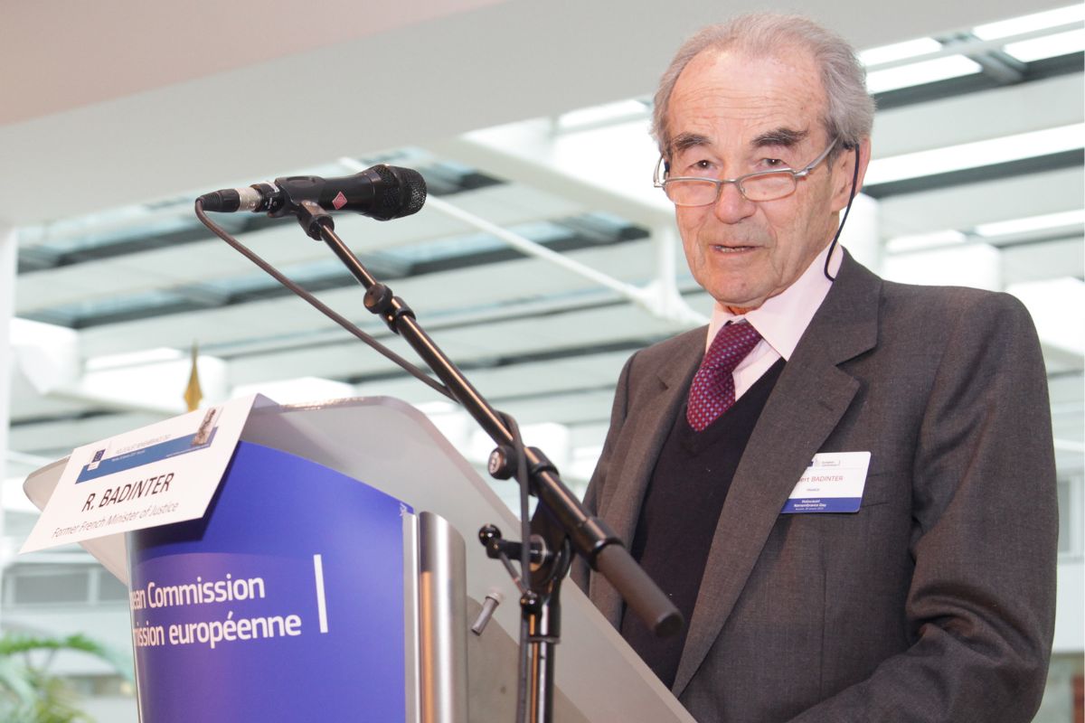 Durant 18 ans, Robert Badinter a présidé la Cour de conciliation et d
