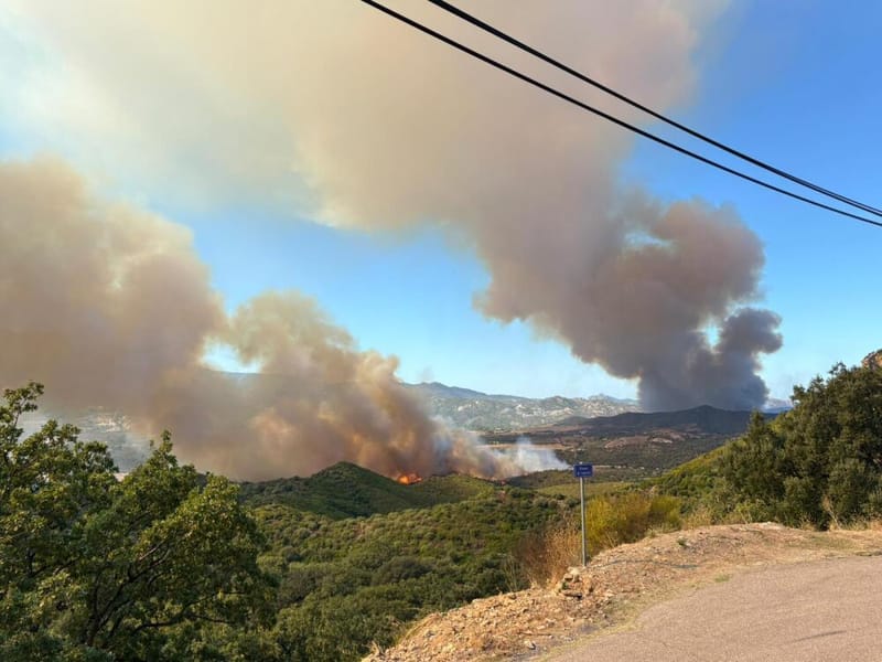 Un autre foyer incendiaire se serait déclaré peu après 13 heures, dans le secteur du lac de Padule
