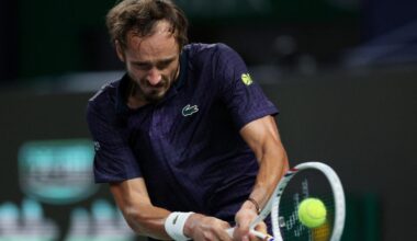 Daniil Medvedev écarte Alex de Minaur et rejoint Arthur Rinderknech en demi-finales du Masters 1000 de Shanghai - L'Équipe