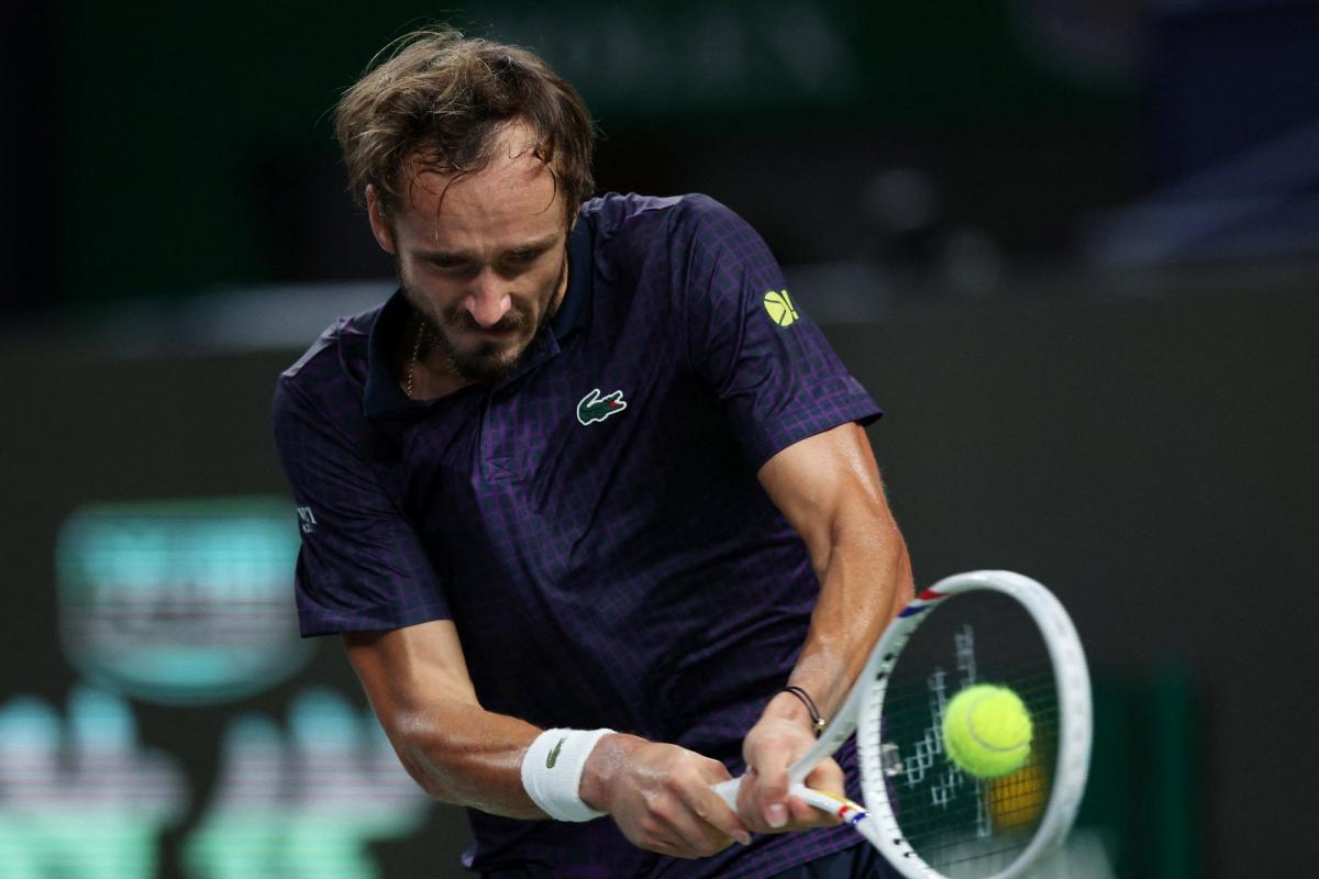 Daniil Medvedev écarte Alex de Minaur et rejoint Arthur Rinderknech en demi-finales du Masters 1000 de Shanghai - L'Équipe