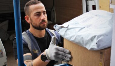 Emploi. La Poste recrute 280 saisonniers en Bretagne pour trier et livrer les colis de Noël