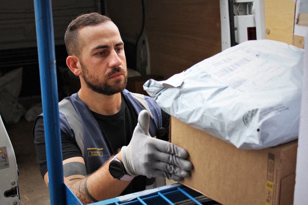 Emploi. La Poste recrute 280 saisonniers en Bretagne pour trier et livrer les colis de Noël