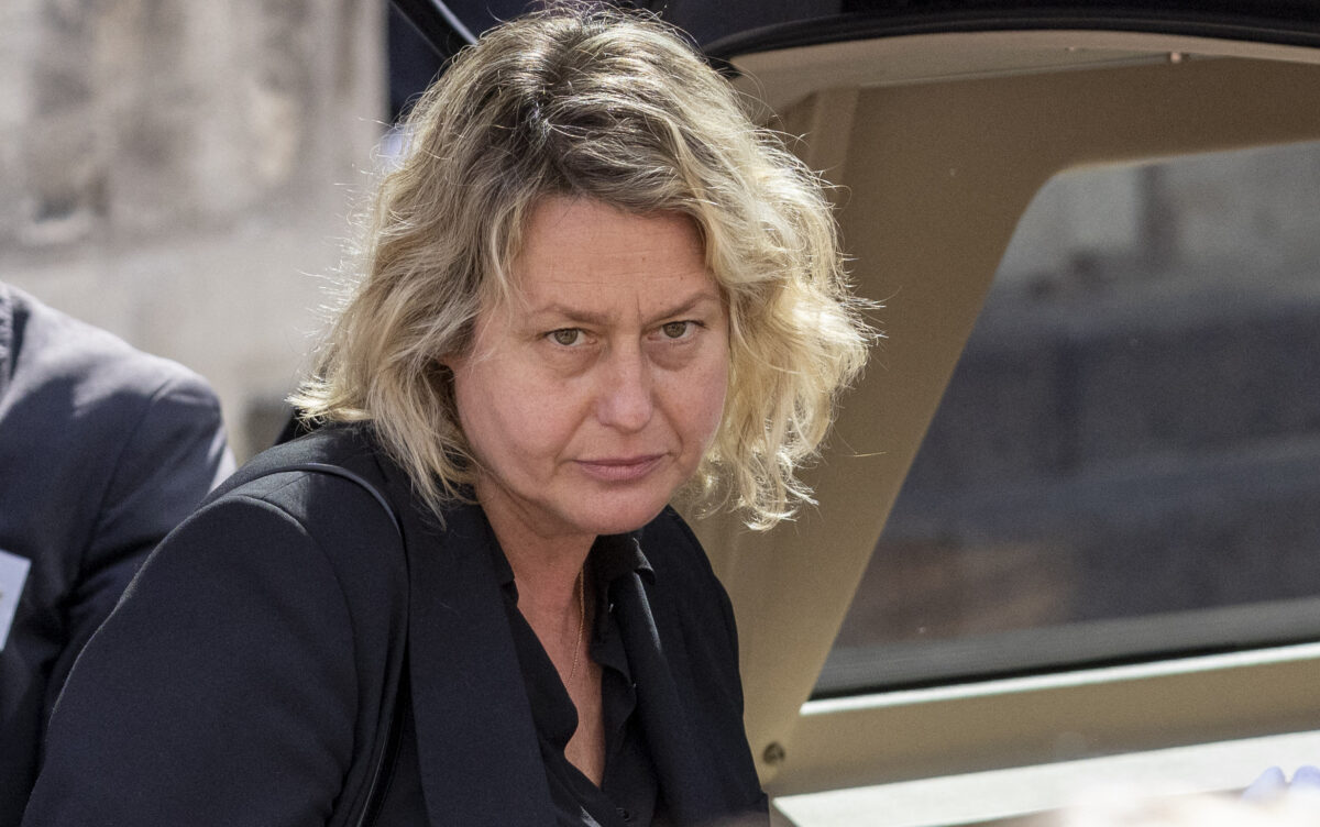 Luana Belmondo s’est totalement ratée, elle publie une photo impressionnante de son doigt blessé