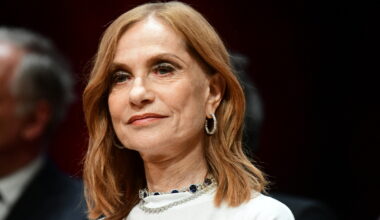 Isabelle Huppert : cette "dépendance" dont elle n’arrive pas à se libérer