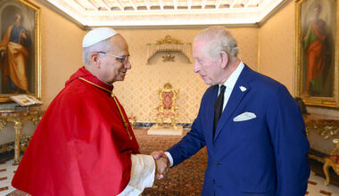 Charles III au Vatican : un nouveau titre pour le roi !