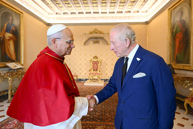Charles III au Vatican : un nouveau titre pour le roi !
