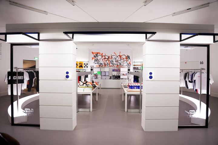Le concept-store Colette à l'entrée de l'exposition consacrée à Virgil Abloh, au Grand Palais, à Paris, septembre 2025. (THOMAS RAZZANO / BFA.COM)