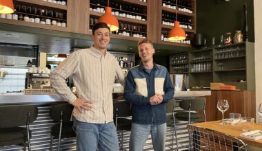 ces deux amis ouvrent leur premier restaurant