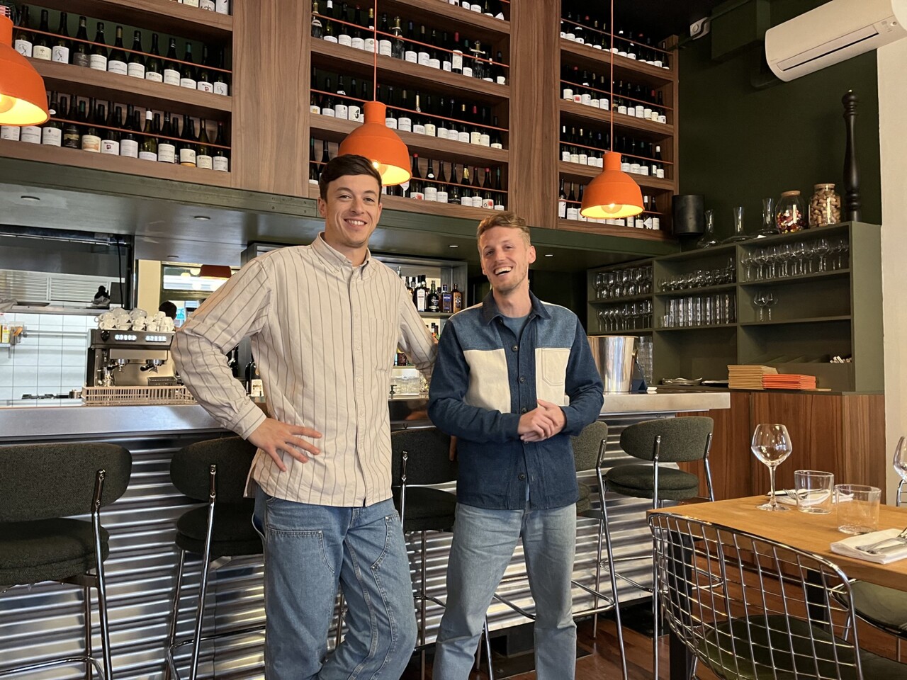 ces deux amis ouvrent leur premier restaurant