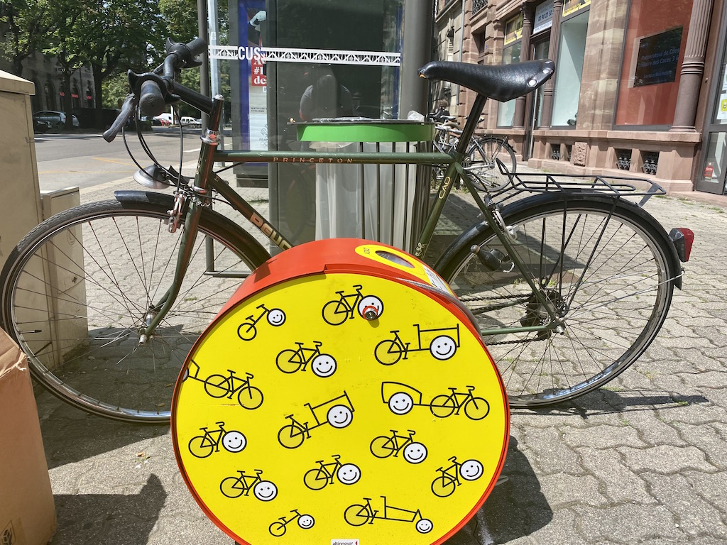 Bornes vélo gonflage pneus 2
