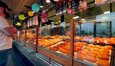 Un boulanger en rogne, "c'est absurde", son commerce démantelé pour y construire une piste cyclable