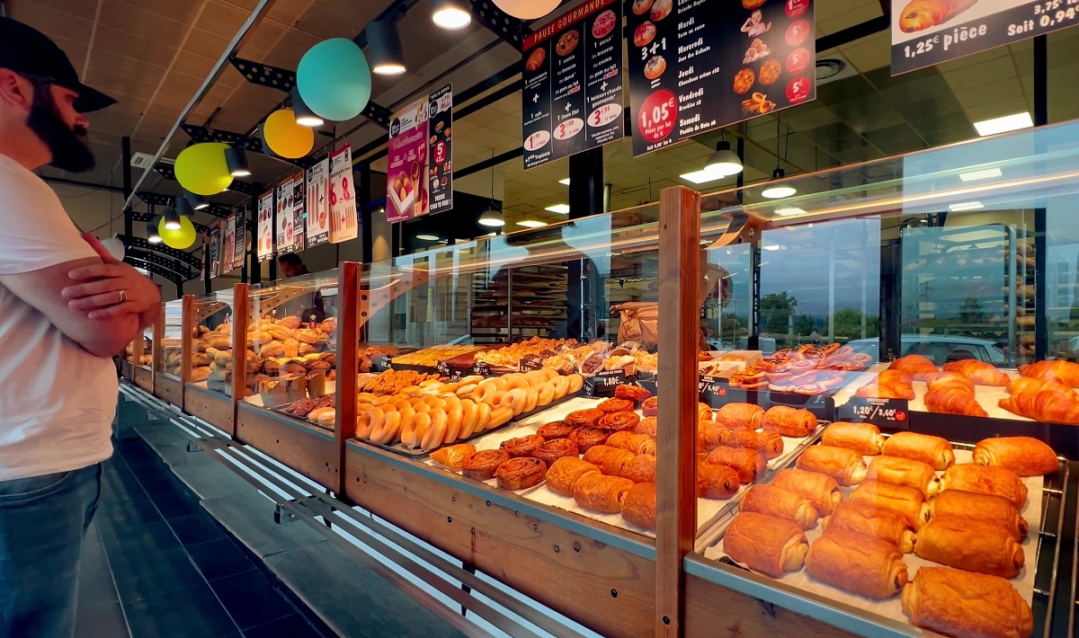 Un boulanger en rogne, "c'est absurde", son commerce démantelé pour y construire une piste cyclable