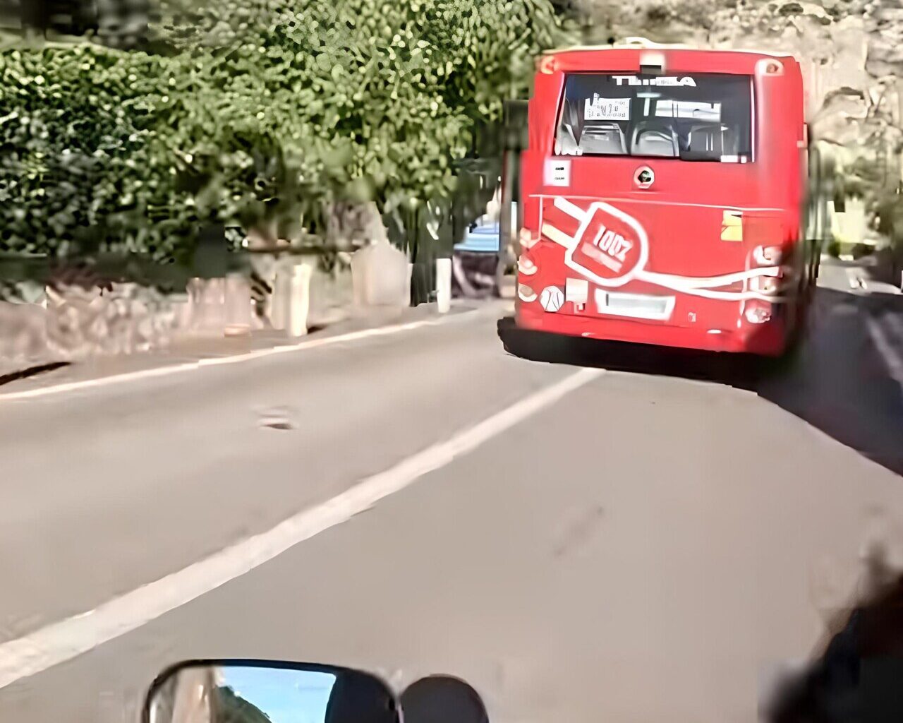 Près de Nice. Il filme le comportement dangereux d'un chauffeur de bus Lignes d'Azur, la vidéo devient virale