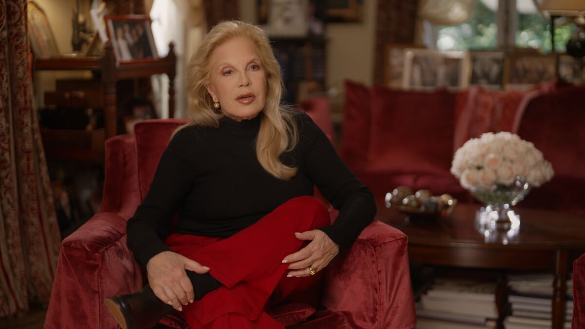 Sylvie Vartan raconte sa grossesse et son accouchement, loin de Johnny Hallyday