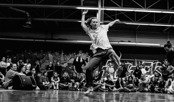 « C’est le hip-hop qui m’a fait aimer la danse contemporaine », confie Vladimir Duparc. Photo Julie Cherki