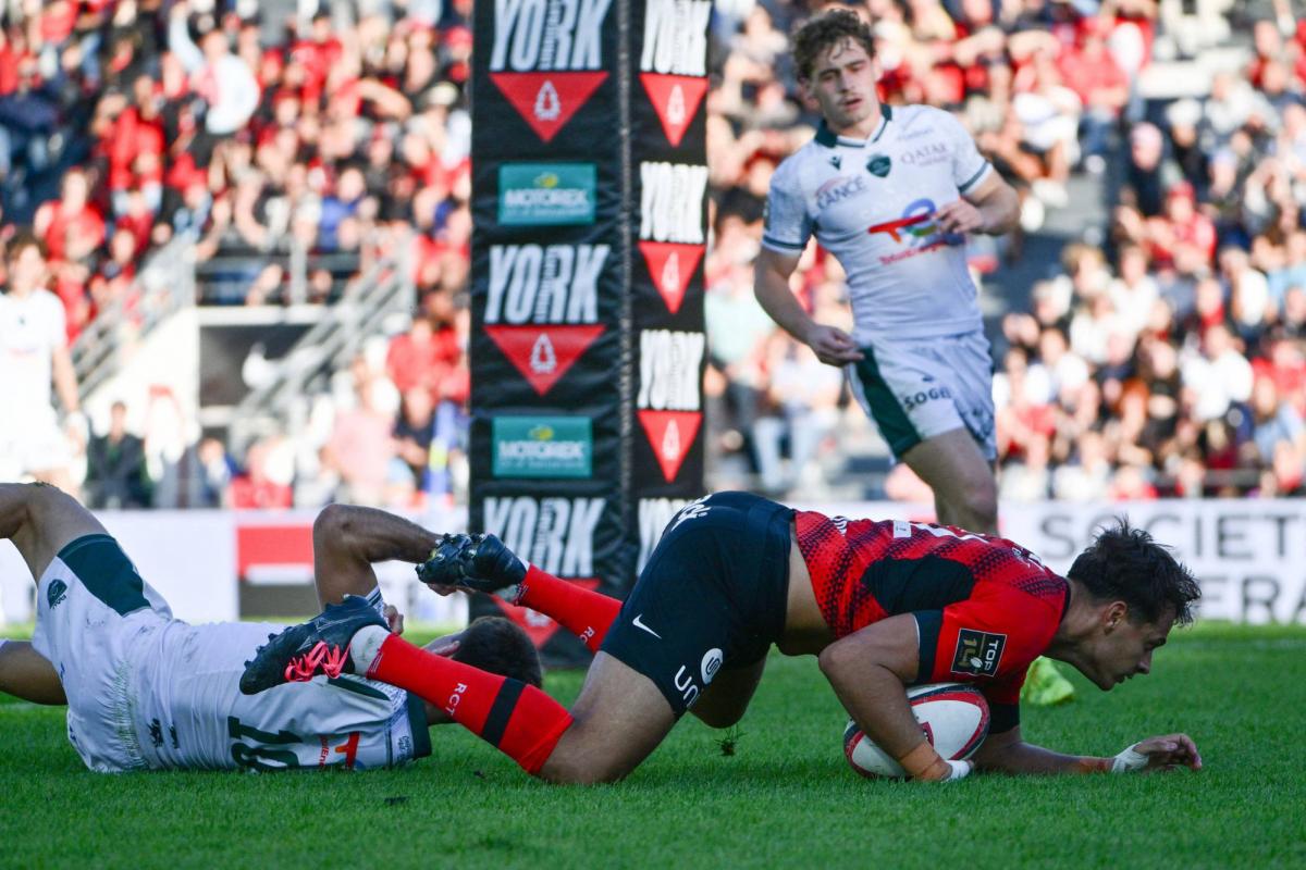 Toulon s'offre Pau, Clermont écrase Montauban et le Stade Français enfonce Perpignan pour prendre virtuellement la tête du Top 14