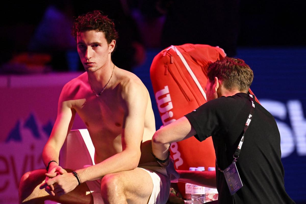 La galère continue pour Ugo Humbert, blessé au dos à Bâle et très incertain pour le Rolex Paris Masters