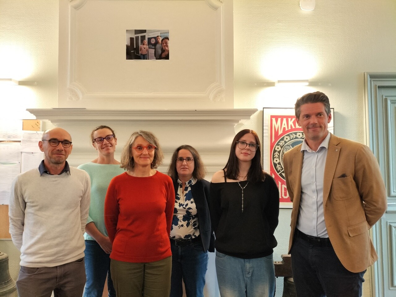 lycéenne à Valognes, elle obtient un diplôme reconnu