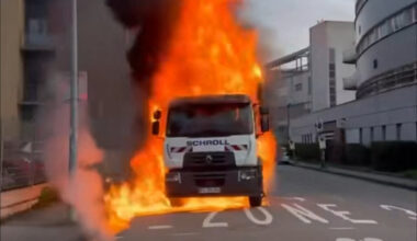 un camion poubelle ravagé par d’impressionnantes flammes dans le quartier de la Krutenau