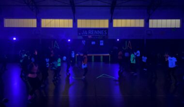 la soirée danse, fitness et tenues fluo revient bientôt à Rennes au profit des Restos du Cœur