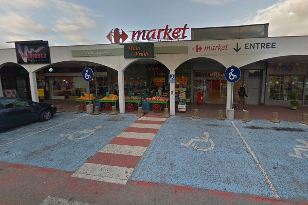 Près de Rouen, le voleur d'un supermarché se cache sous un buisson pour échapper à la police