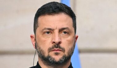 Pour amadouer Donald Trump, Volodymyr Zelensky a troqué le costume de victime pour celui de guerrier