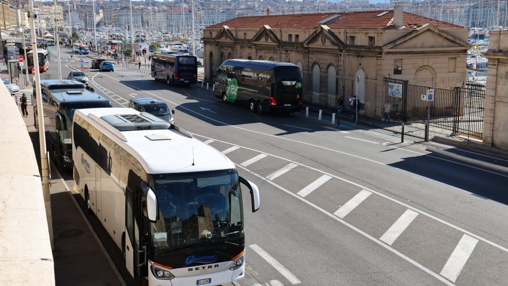 Pour faire "respirer" l'hypercentre, la Ville de Marseille interdit les cars sur le Vieux-Port