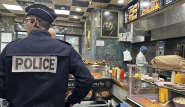 "Vous permettez que Maman finisse de manger ?"