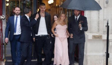 Lors de la Fashion Week de Paris, le clan Beckham réuni au premier rang du défilé Victoria Beckham, sans Brooklyn